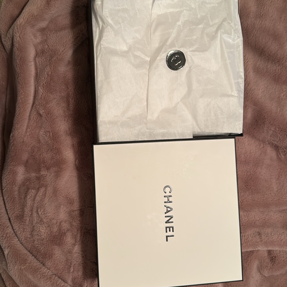 Authentic Chanel Box - Picture 6 of 7
